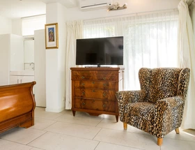 Over Nassau Bed & Breakfast