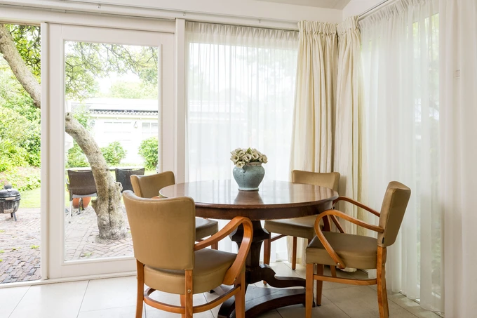 Over Nassau Bed & Breakfast